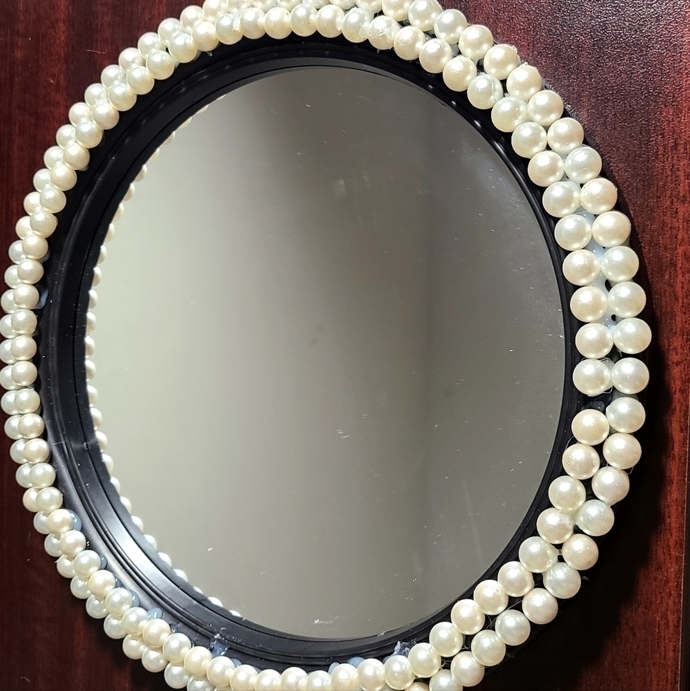 Accent round pearl wall mirror